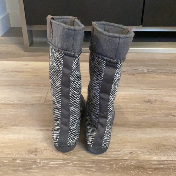 Sorel Boots - Picture 3 of 6